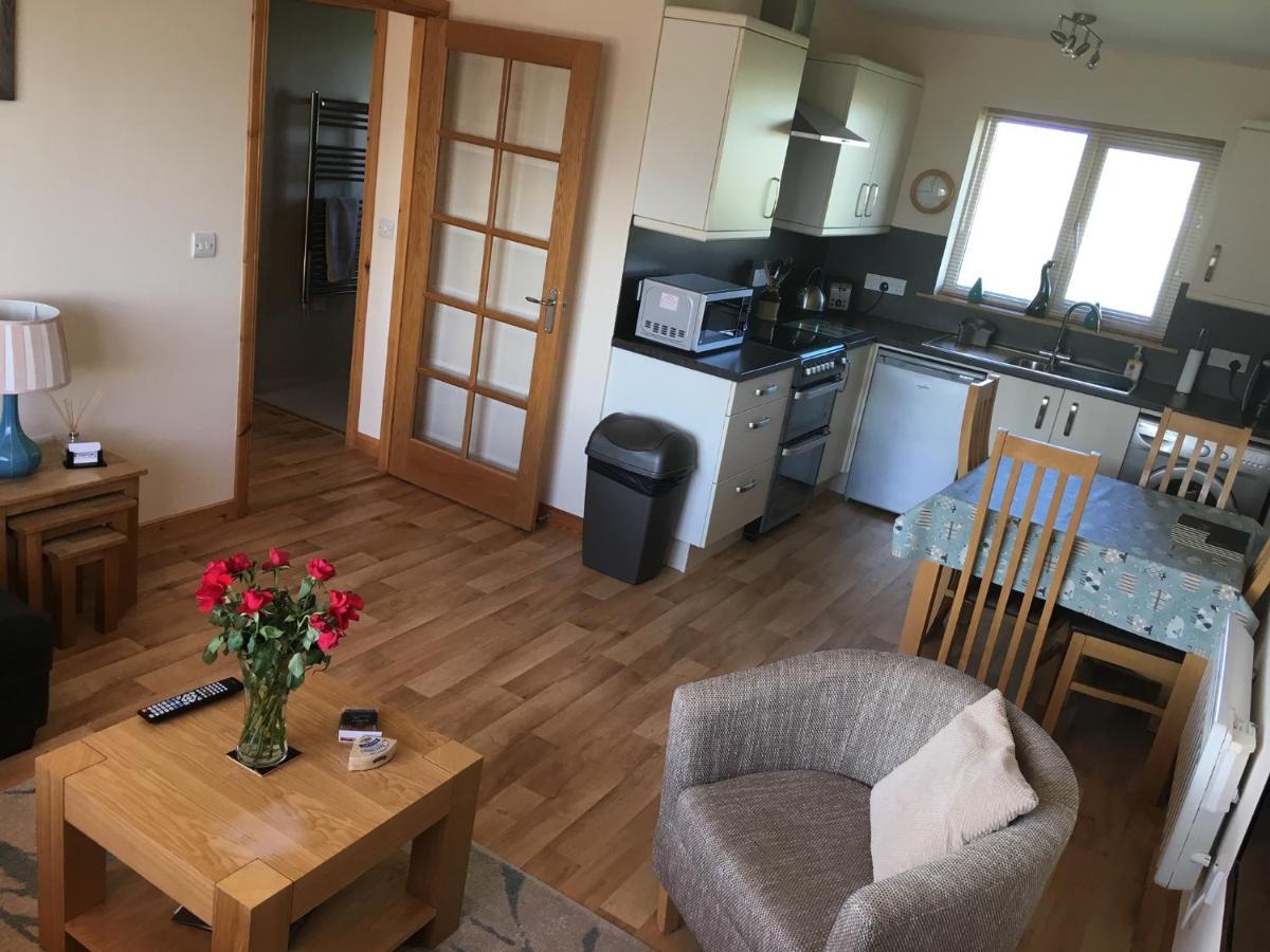 Eastbrae Cottages & Lodges Стромнес Екстериор снимка