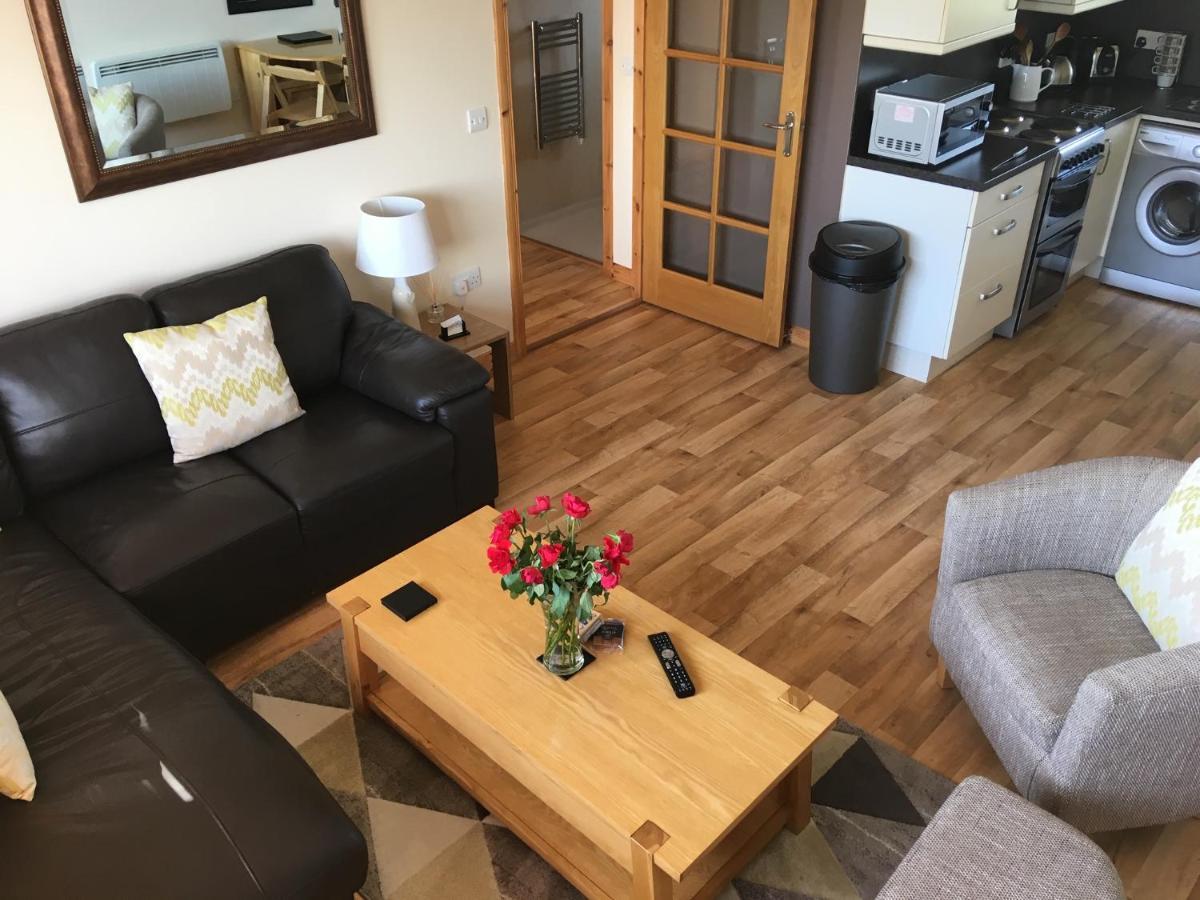 Eastbrae Cottages & Lodges Стромнес Екстериор снимка