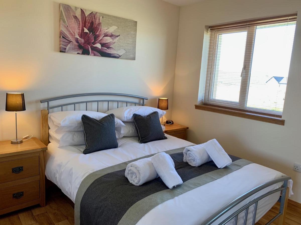 Eastbrae Cottages & Lodges Стромнес Екстериор снимка