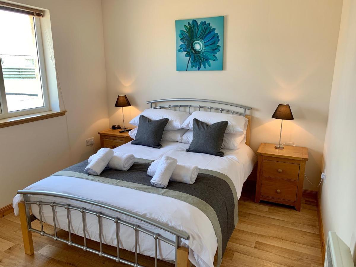 Eastbrae Cottages & Lodges Стромнес Екстериор снимка