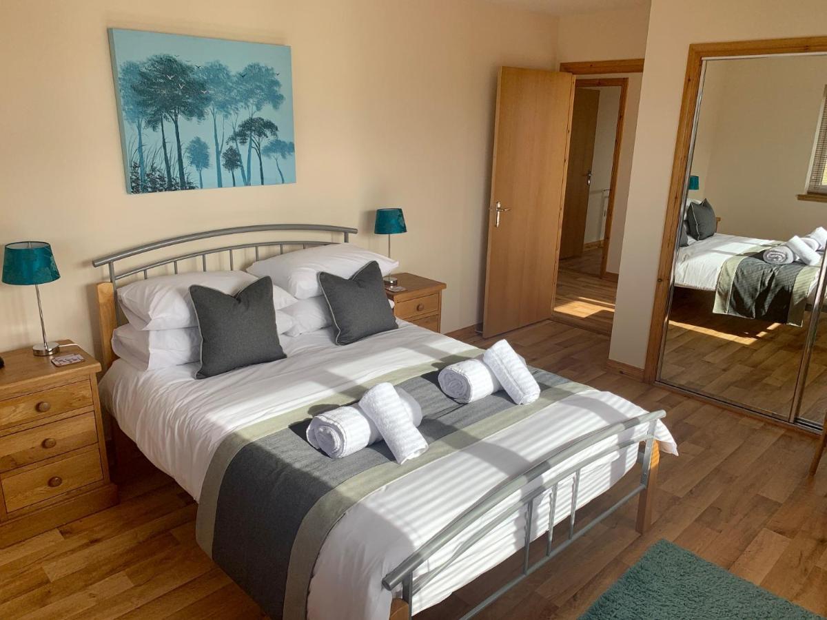Eastbrae Cottages & Lodges Стромнес Екстериор снимка