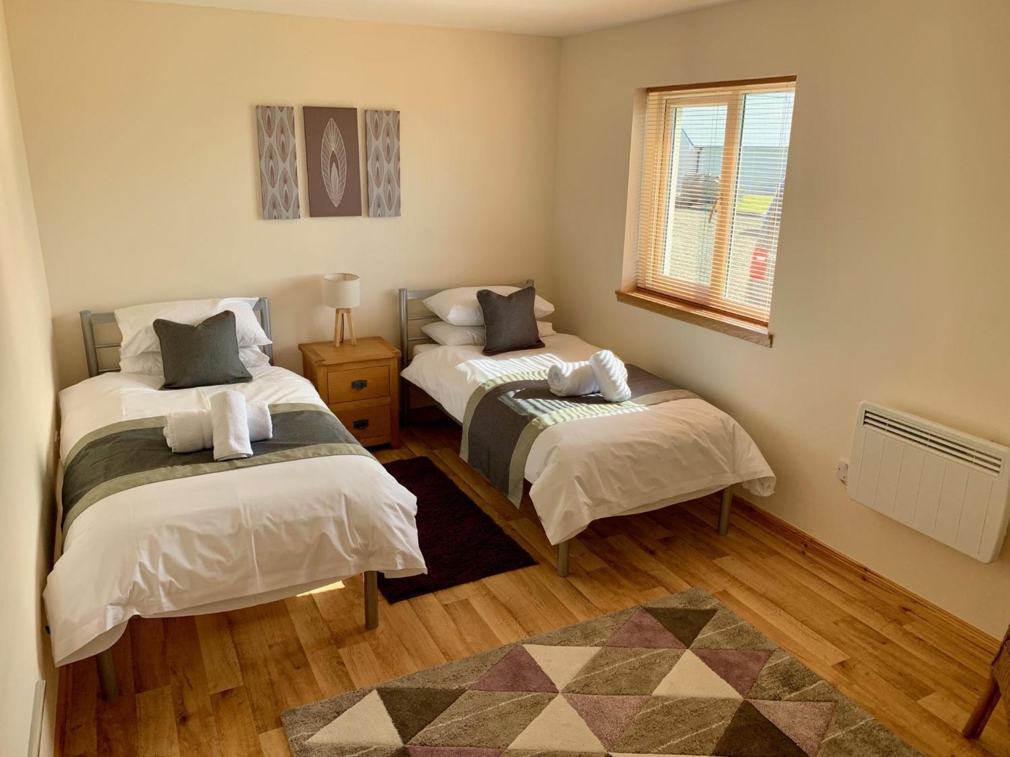 Eastbrae Cottages & Lodges Стромнес Екстериор снимка